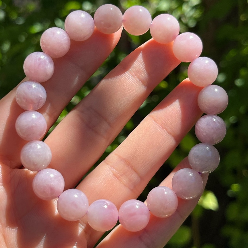 10.5mm stretchable purple rose quartz bracelet - Picture 8 of 8